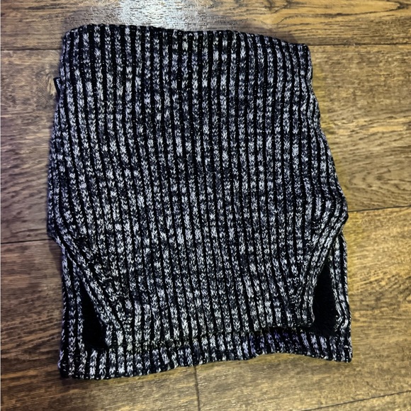 Lululemon Neck Warmer and Mittens - Picture 2 of 8